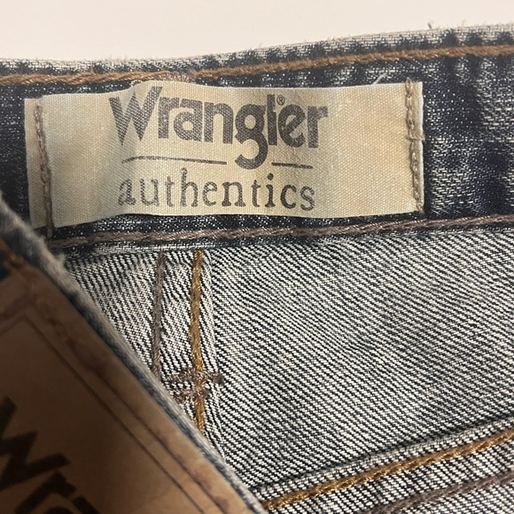 Wrangler Authentic Durable Casual Men’s Mid Rise Jeans, See Measurements, Blue - Picture 3 of 6